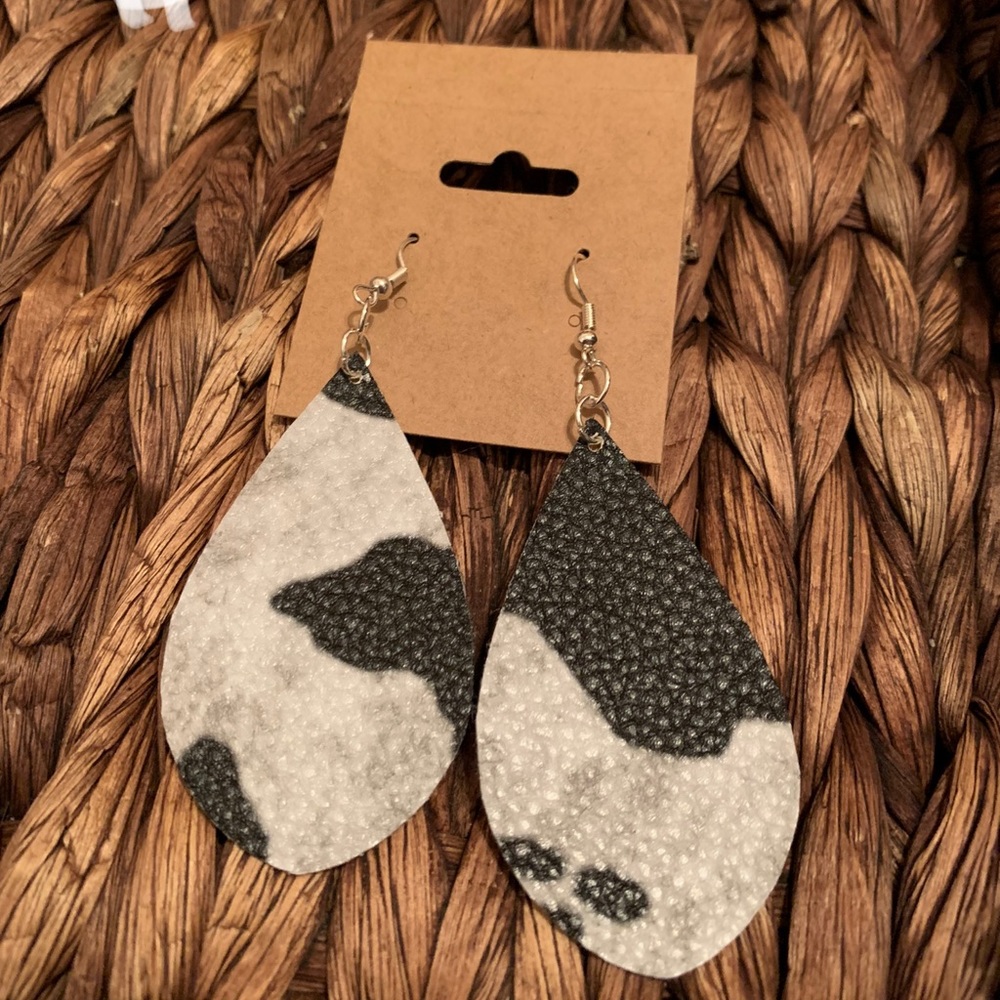 Leather earrings